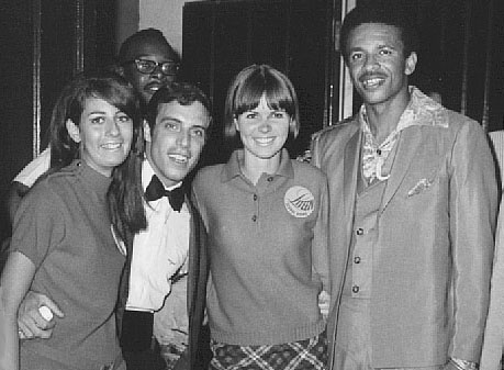Jerry, fans and Jamo Thomas, 1967